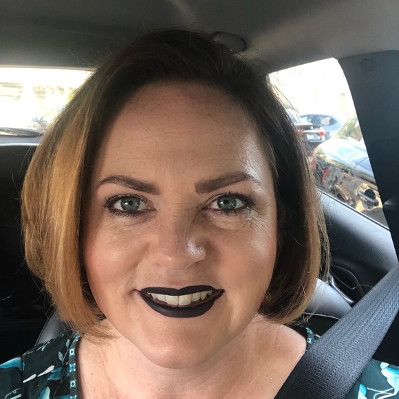 Meet your Posher, Kathy, The Ruffled Robin - Picture 2 of 11